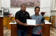Câmara de Vereadores realiza homenagem especial e recebe Prefeito Municipal